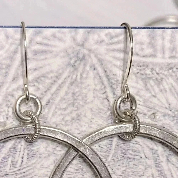 Silver tone hammered hoop dangle drop pearl pierced wire hook earrings - Picture 8 of 10